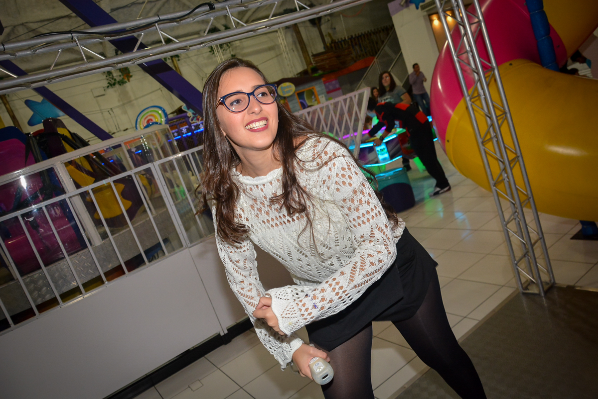 dançando-no-x-box-no-buffet-magic-joy-saude-sao-paulo-sp-fotografia-infantil-aniversario-de-isadora-6-anos-tema-da-festa-rapunzel