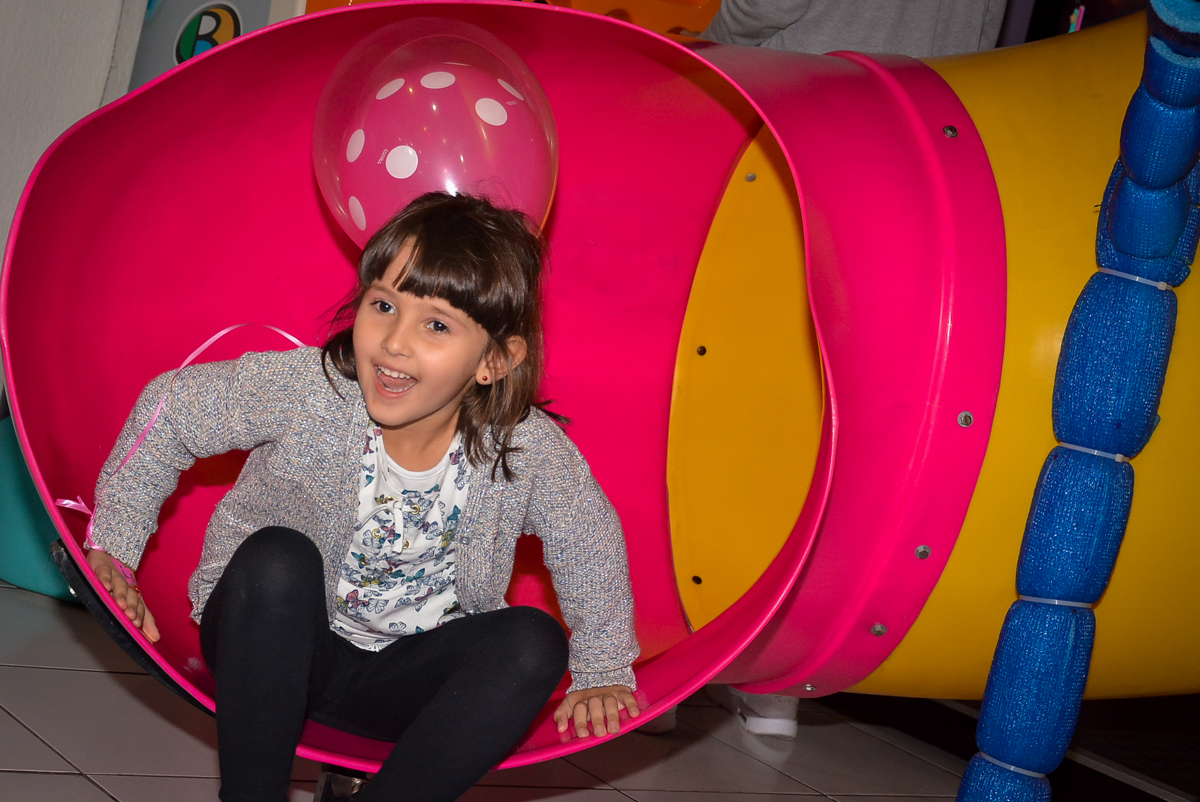 escorregador-do-brinquedao-no-buffet-magic-joy-saude-sao-paulo-sp-fotografia-infantil-aniversario-de-isadora-6-anos-tema-da-festa-rapunzel