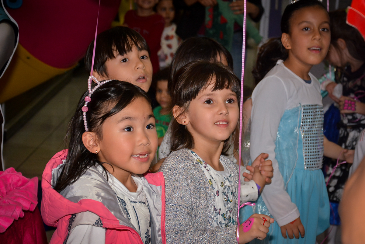 hora-do-show-no-buffet-magic-joy-saude-sao-paulo-sp-fotografia-infantil-aniversario-de-isadora-6-anos-tema-da-festa-rapunzel