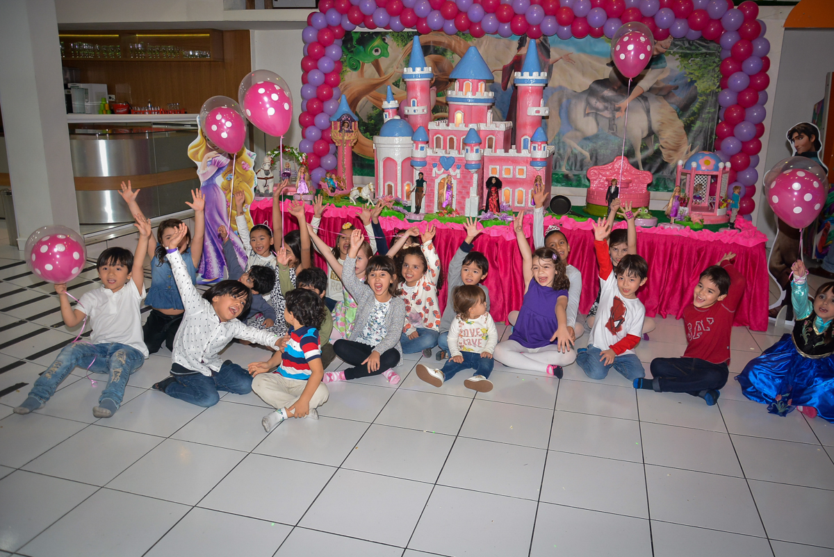 foto-animada-das-crianças-no-buffet-magic-joy-saude-sao-paulo-sp-fotografia-infantil-aniversario-de-isadora-6-anos-tema-da-festa-rapunzel