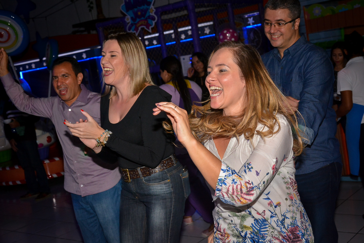 adulto-tambem-cai-na-balada-nobuffet-magic-joy-saude-sao-paulo-sp-fotografia-infantil-aniversario-de-isadora-6-anos-tema-da-festa-rapunzel