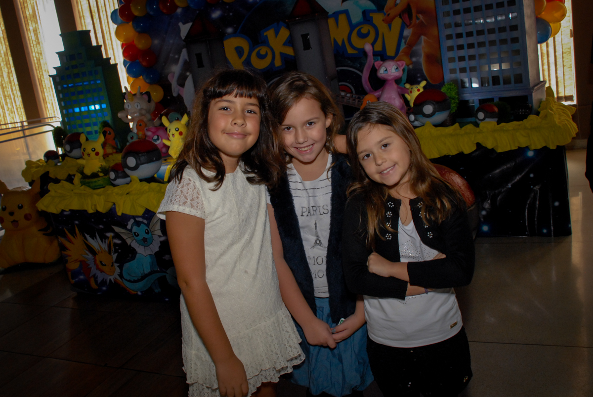 fotografia-dos-convidados-no-buffet-planeta-kids-lapa-são-paulo-sp-fotografia-filmagem-infantil-aniversário-rafael-7-anos-tema-da-festa-pokemon