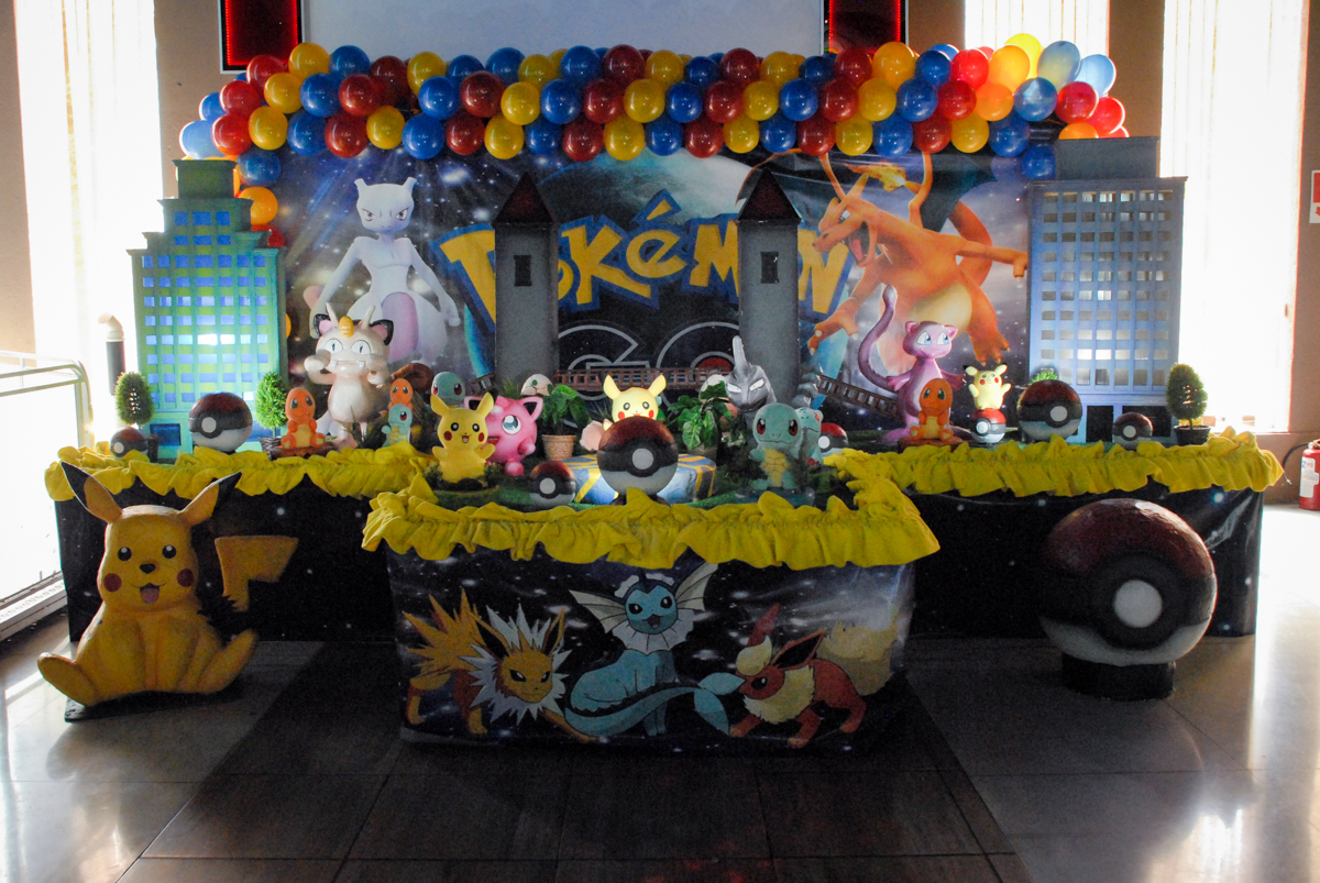 mesa-temática-no-buffet-planeta-kids-lapa-são-paulo-sp-fotografia-filmagem-infantil-aniversário-rafael-7-anos-tema-da-festa-pokemon