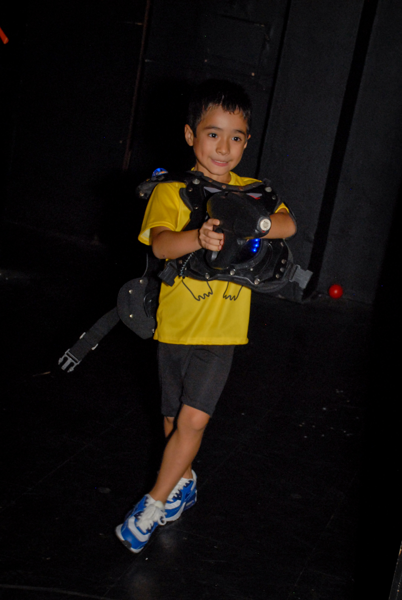 brincando-no-lazy-shot-no-buffet-planeta-kids-lapa-são-paulo-sp-fotografia-filmagem-infantil-aniversário-rafael-7-anos-tema-da-festa-pokemon