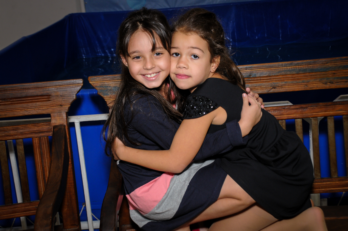 abraço-gostoso-no-buffet-fábrica-da-alegria-osasco-sáo-paulo-sp-fotografia-infantil-aniversário-de-ana-7-anos-tema-da-festa-a-bela-e-a-fera