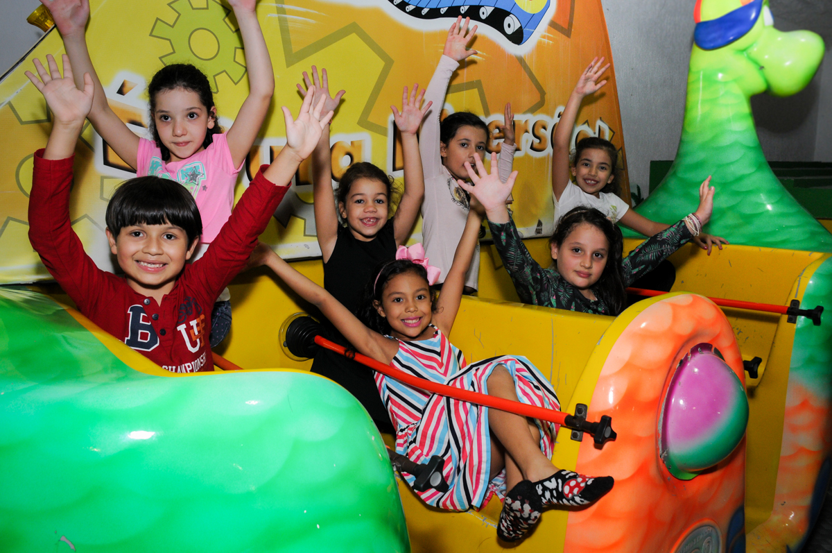 farra-animada-no-barco-vick-no-buffet-fábrica-da-alegria-osasco-sáo-paulo-sp-fotografia-infantil-aniversário-de-ana-7-anos-tema-da-festa-a-bela-e-a-fera