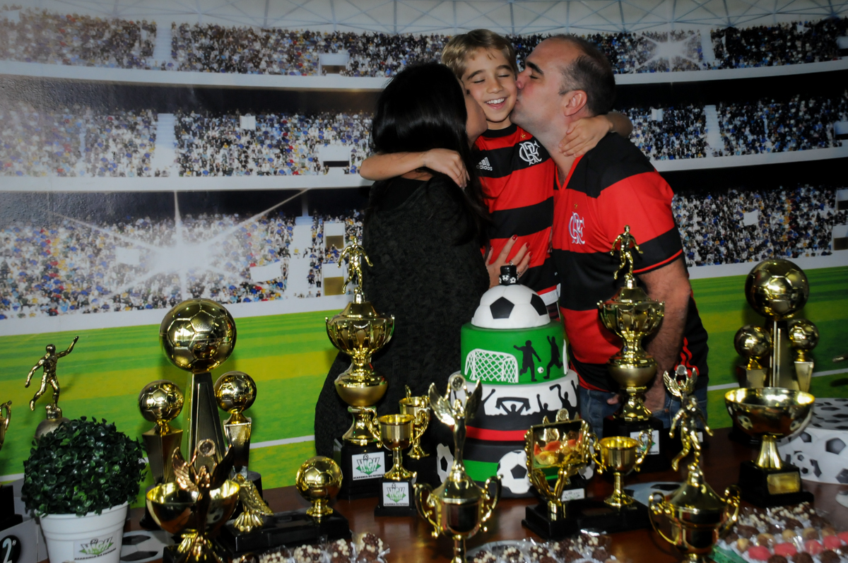 beijo-sanduiche-no-Buffet-High-Soccer-Morumbi-São-paulo-SP-festa-infantil-aniversário-de-Felipe-8-anos-tema-da-festa-futebo
