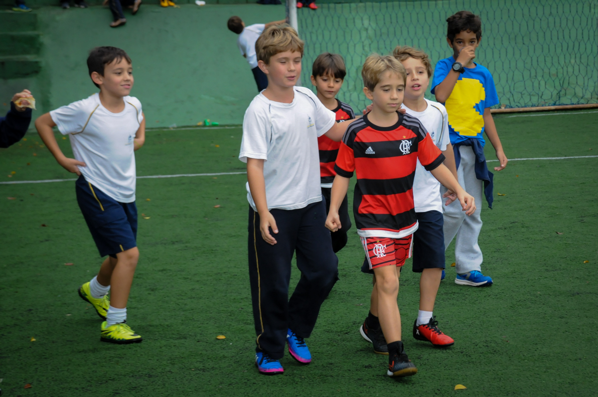 amigos-no-campo-de-futebol-no-Buffet-High-Soccer-Morumbi-São-paulo-SP-festa-infantil-aniversário-de-Felipe-8-anos-tema-da-festa-futebo