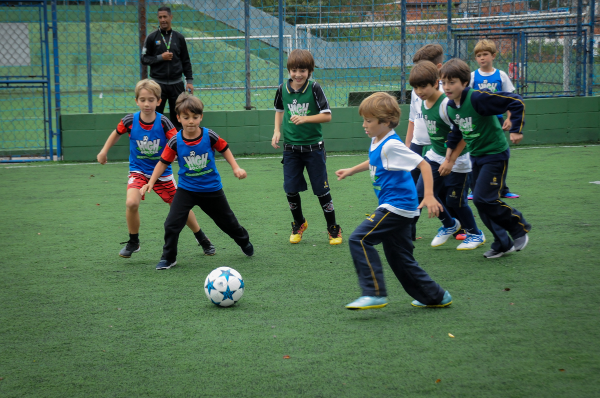 jogada-de-craque-no-Buffet-High-Soccer-Morumbi-São-paulo-SP-festa-infantil-aniversário-de-Felipe-8-anos-tema-da-festa-futebo