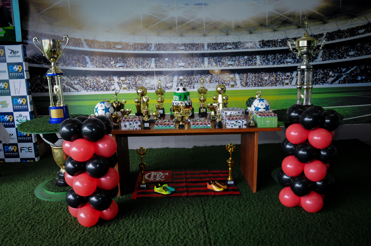 Mesa-temática-no-Buffet-High-Soccer-Morumbi-São-paulo-SP-festa-infantil-aniversário-de-Felipe-8-anos-tema-da-festa-futebo