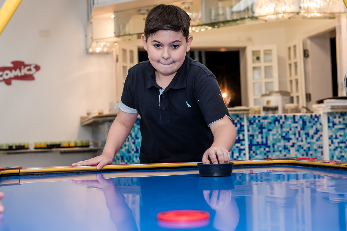 lucas também curte muito futebol de mesa