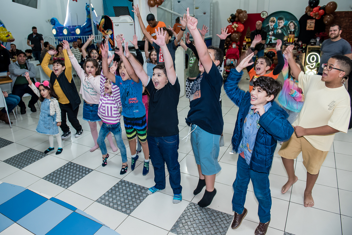 o buffet oferece brincadeiras muito animadas para a garotada