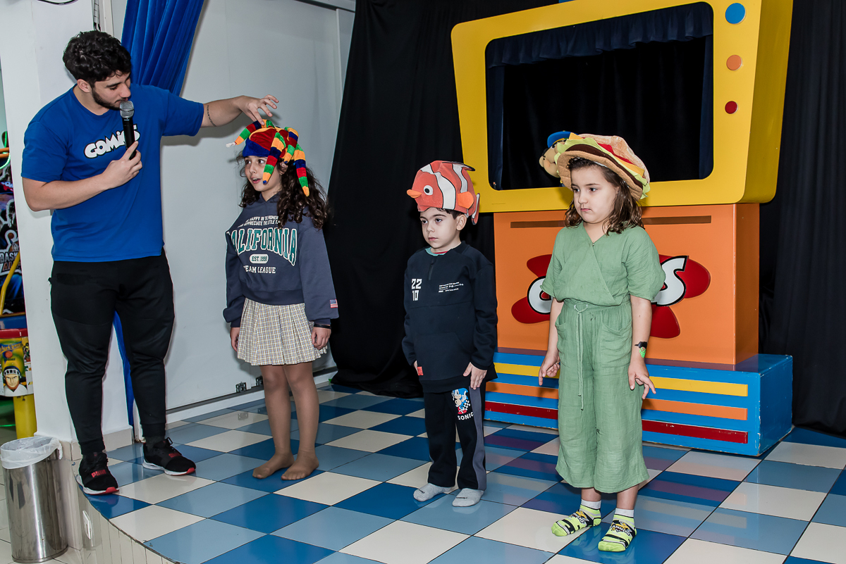 brincadeiras engraçadas com as crianças