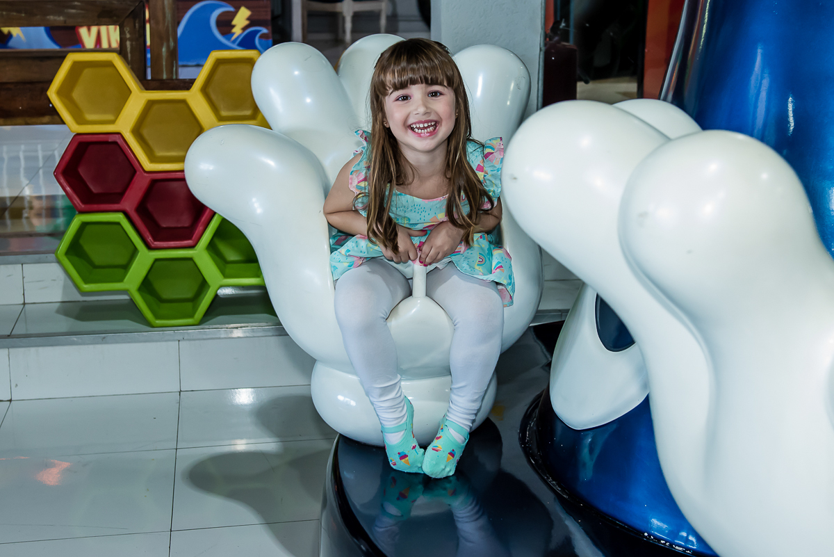 diversão garantida no carrossel da mãozinha do mickey