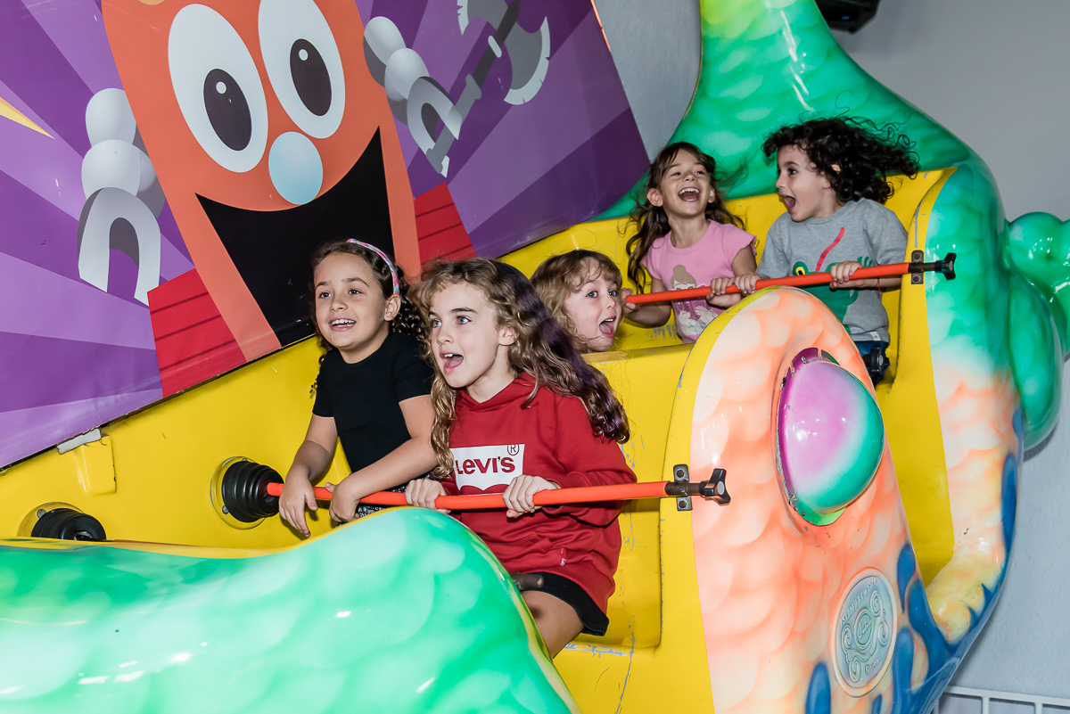 a turminha se une para aproveitar o barco vick