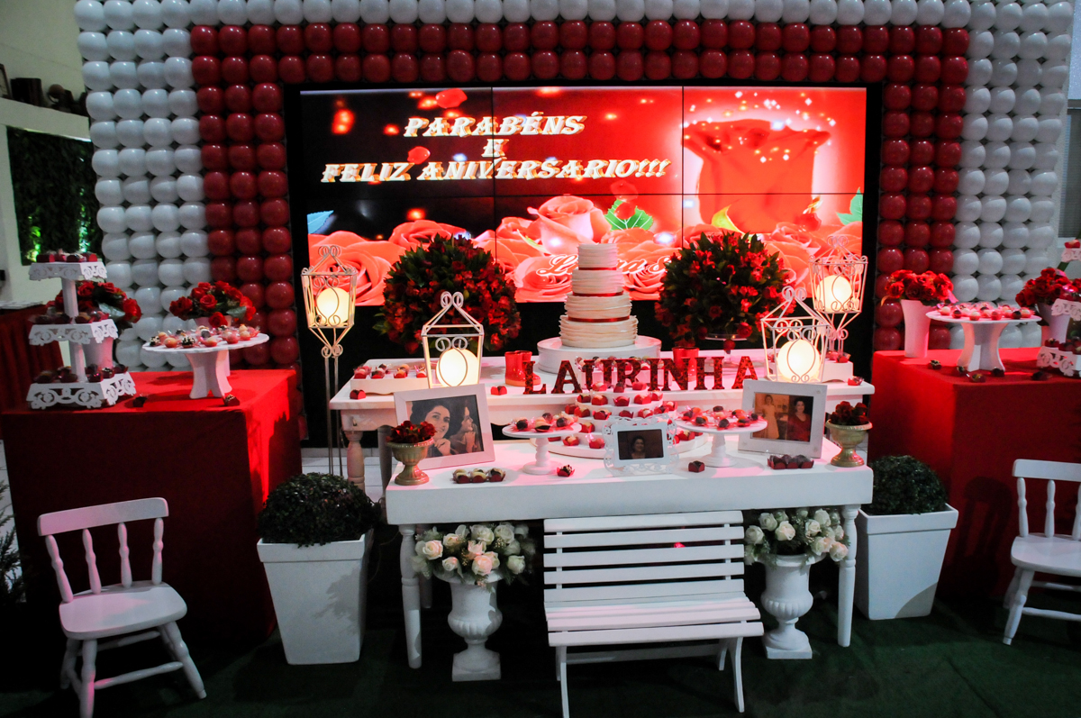 mesa-decorada-da-festa-no-Buffet-Bugui-Ugui-Vila-Mascoti-são-paulo-sp-aniversário-adulto-laurinha-80-anos