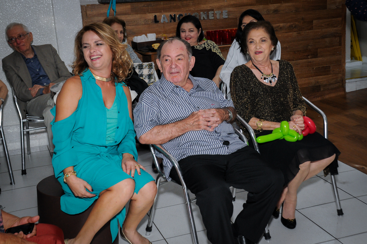 amigos-unidos-no-Buffet-Bugui-Ugui-Vila-Mascoti-são-paulo-sp-aniversário-adulto-laurinha-80-anos