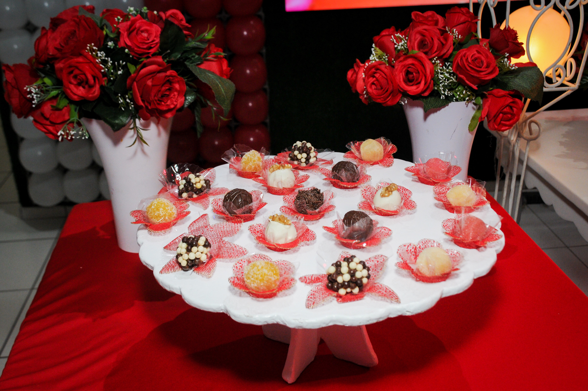 doces-da-festa-no-Buffet-Bugui-Ugui-Vila-Mascoti-são-paulo-sp-aniversário-adulto-laurinha-80-anos