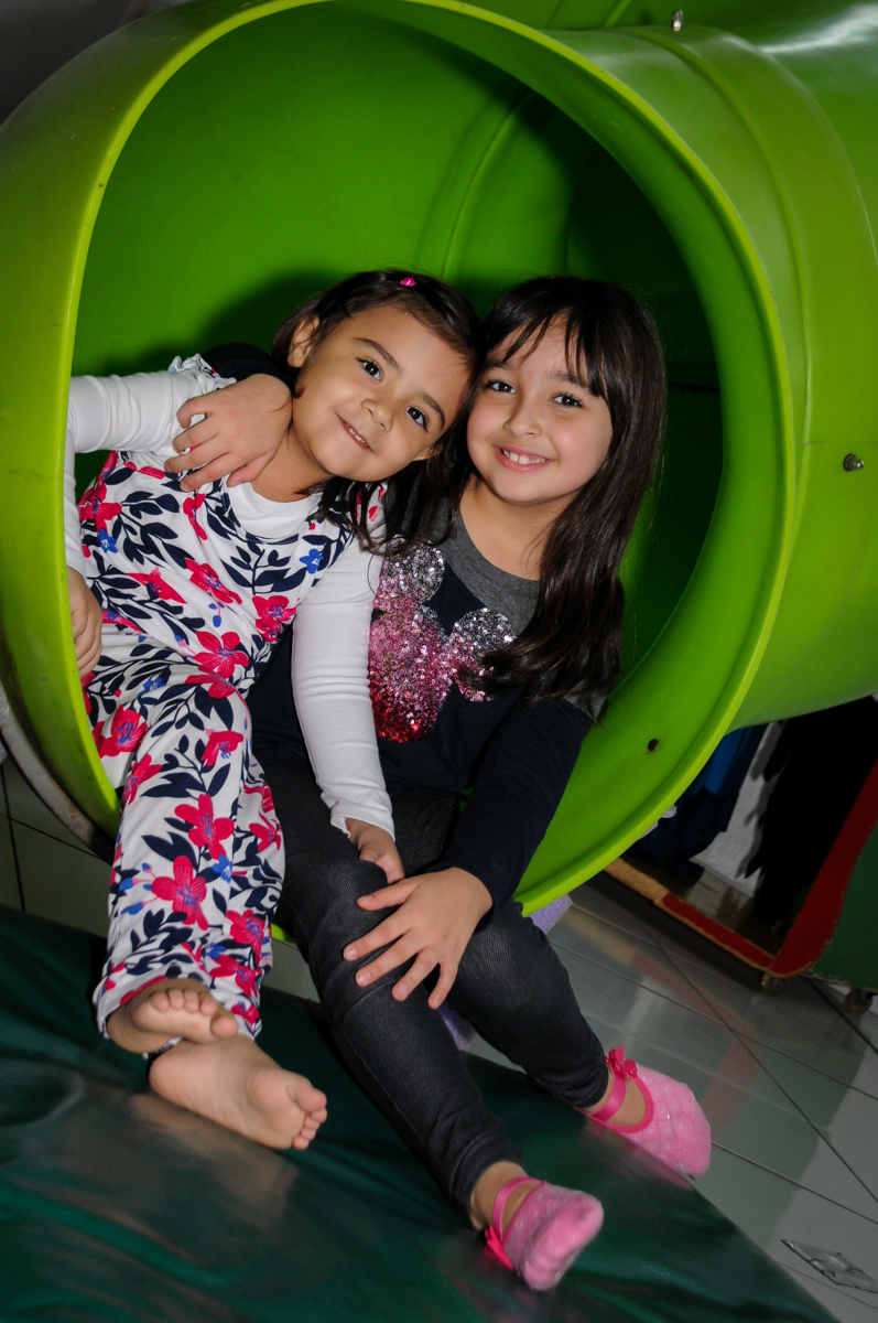 escorregador-divertido-no-Buffet-fabrica-da-alegria-morumbi-são-paulo-sp-festa-infantil-aniversário-infantil-pedro-1-ano-tema-da-festa-turma-do-mickey