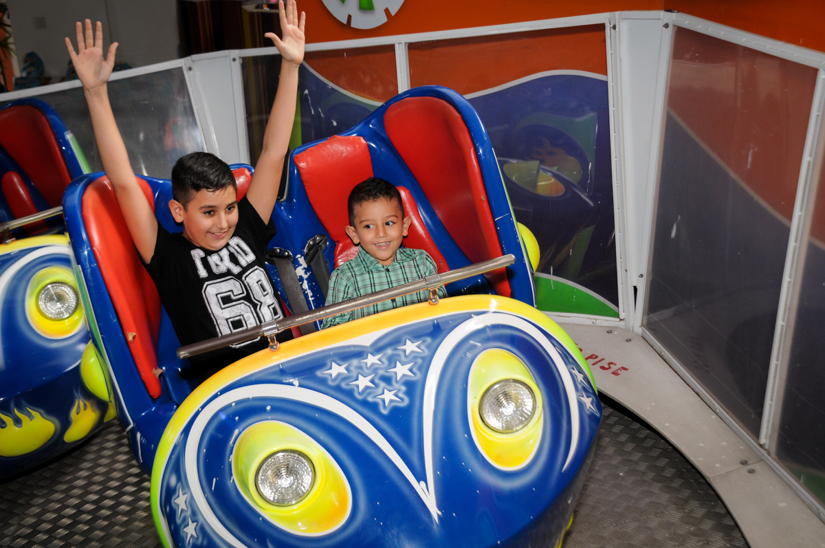 mais-brincdeiras-no-brinquedo-jornada-nas-estrelas-no-Buffet-fabrica-da-alegria-morumbi-são-paulo-sp-festa-infantil-aniversário-infantil-pedro-1-ano-tema-da-festa-turma-do-mickey