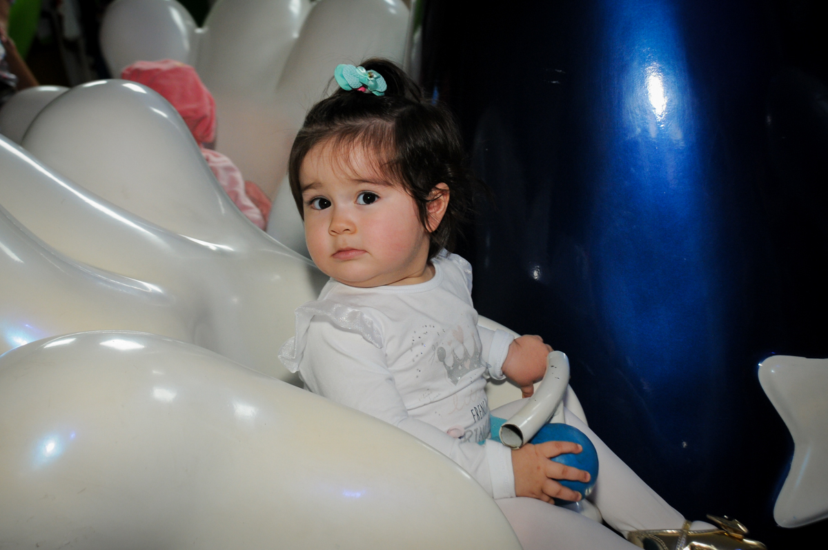 amiguinha-no-carrossel-do-mickey-no-Buffet-fabrica-da-alegria-morumbi-são-paulo-sp-festa-infantil-aniversário-infantil-pedro-1-ano-tema-da-festa-turma-do-mickey