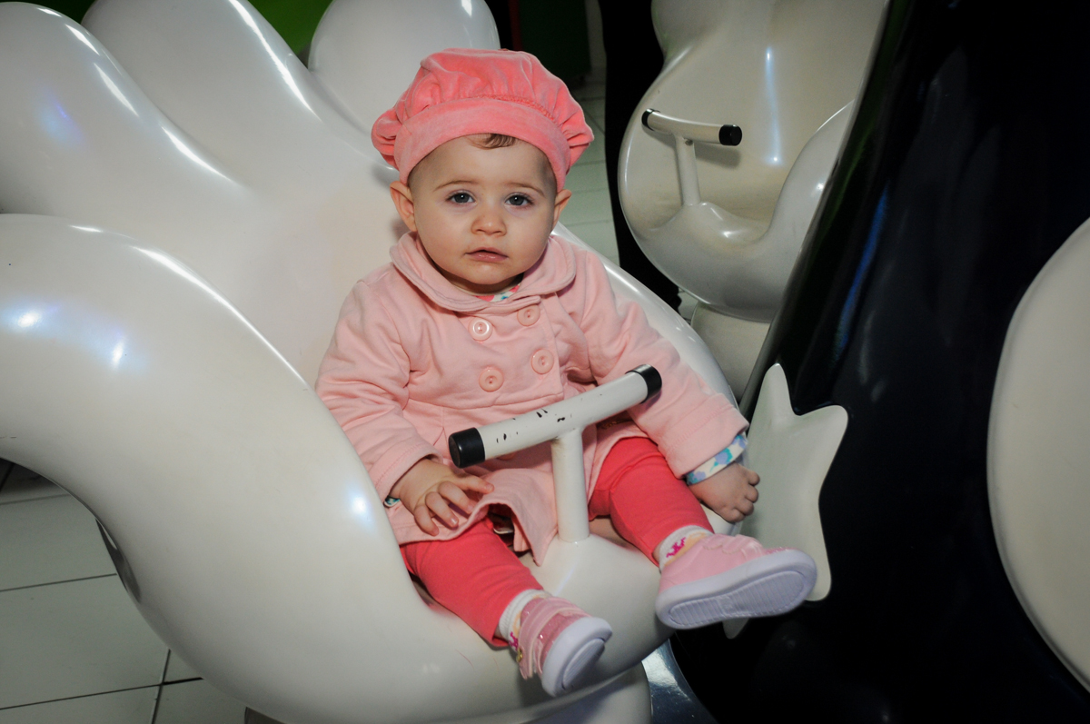 bebê-se-diverte-no-carrossel-do-mickey-no-Buffet-fabrica-da-alegria-morumbi-são-paulo-sp-festa-infantil-aniversário-infantil-pedro-1-ano-tema-da-festa-turma-do-mickey