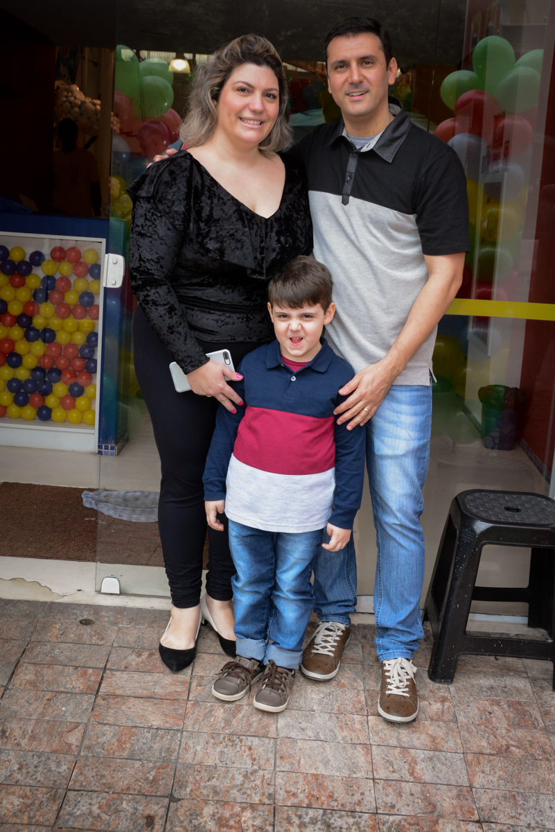 fotografia-da-família-no-Buffet-Lé-com-Cré-Barra-Funda-São-Paulo-SP-festa-nfantil-tema-da-festa-minicraft