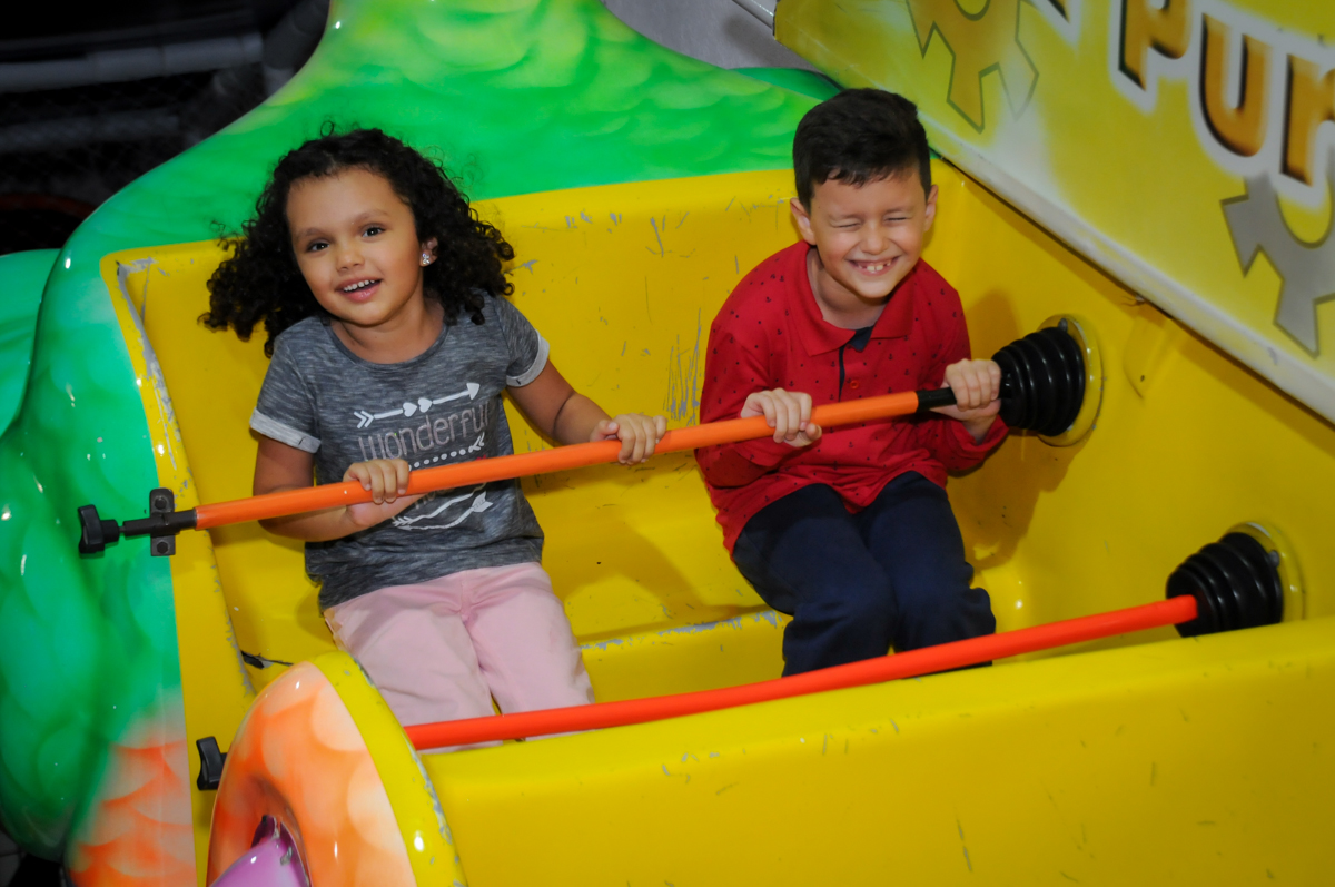 bagunça-no-barco-vick-no-buffet-fábrica-da-alegria,osasco-sp-festa-infantil-aniversário-maria-fernanda-5-anos-tema-da-festa-princesas