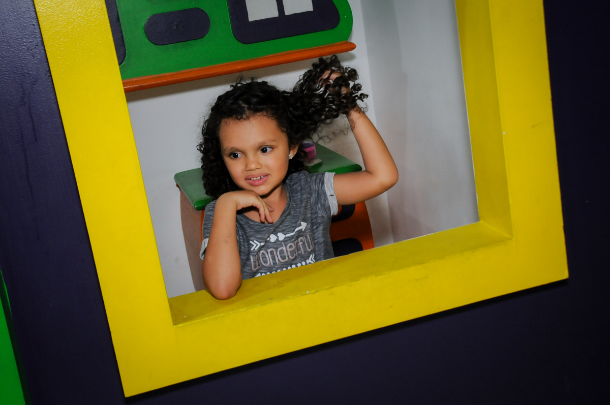 brincadeira-na-asinha-de-bonecas-no-buffet-fábrica-da-alegria,osasco-sp-festa-infantil-aniversário-maria-fernanda-5-anos-tema-da-festa-princesas