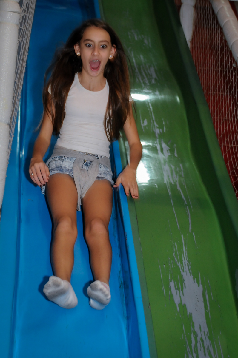 muito-bom-esse-escorregador-no-buffet-fábrica-da-alegria,osasco-sp-festa-infantil-aniversário-maria-fernanda-5-anos-tema-da-festa-princesas