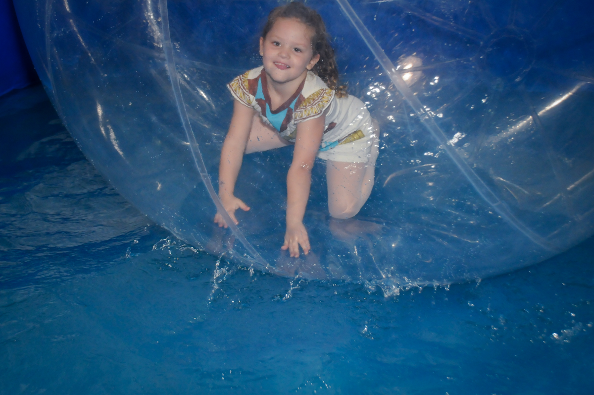 bola-aquaplay-divertida-no-buffet-fábrica-da-alegria,osasco-sp-festa-infantil-aniversário-maria-fernanda-5-anos-tema-da-festa-princesas