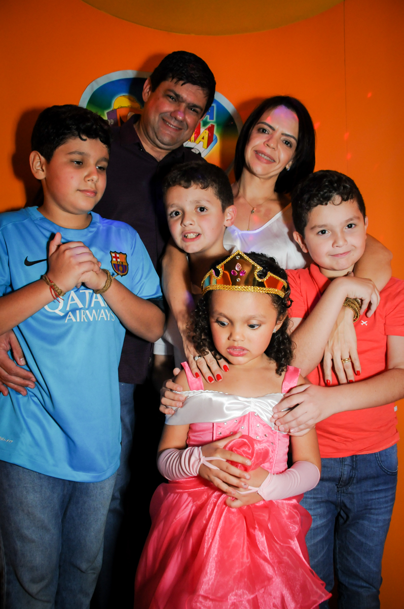 fotografia-na-maquina-do-parabéns-no-buffet-fábrica-da-alegria,osasco-sp-festa-infantil-aniversário-maria-fernanda-5-anos-tema-da-festa-princesas