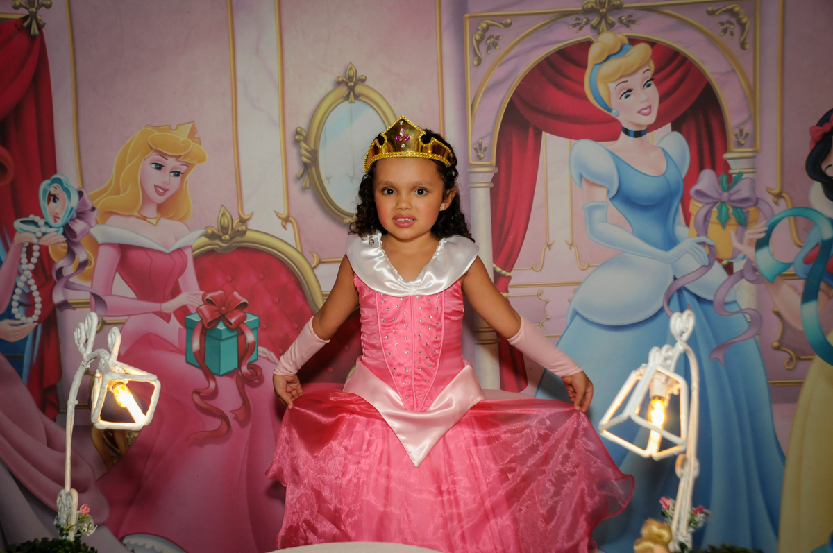 princesinha-linda-no-buffet-fábrica-da-alegria,osasco-sp-festa-infantil-aniversário-maria-fernanda-5-anos-tema-da-festa-princesas