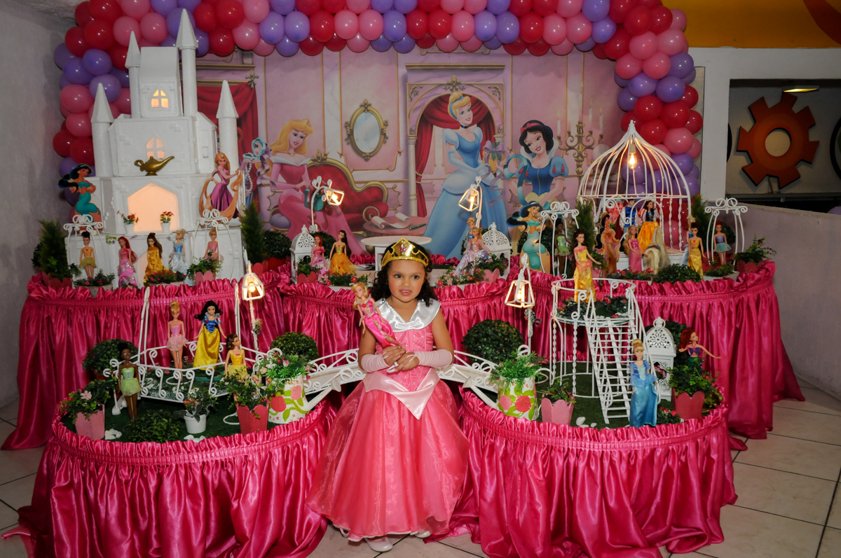 brincando-de-boneca-nobuffet-fábrica-da-alegria,osasco-sp-festa-infantil-aniversário-maria-fernanda-5-anos-tema-da-festa-princesas