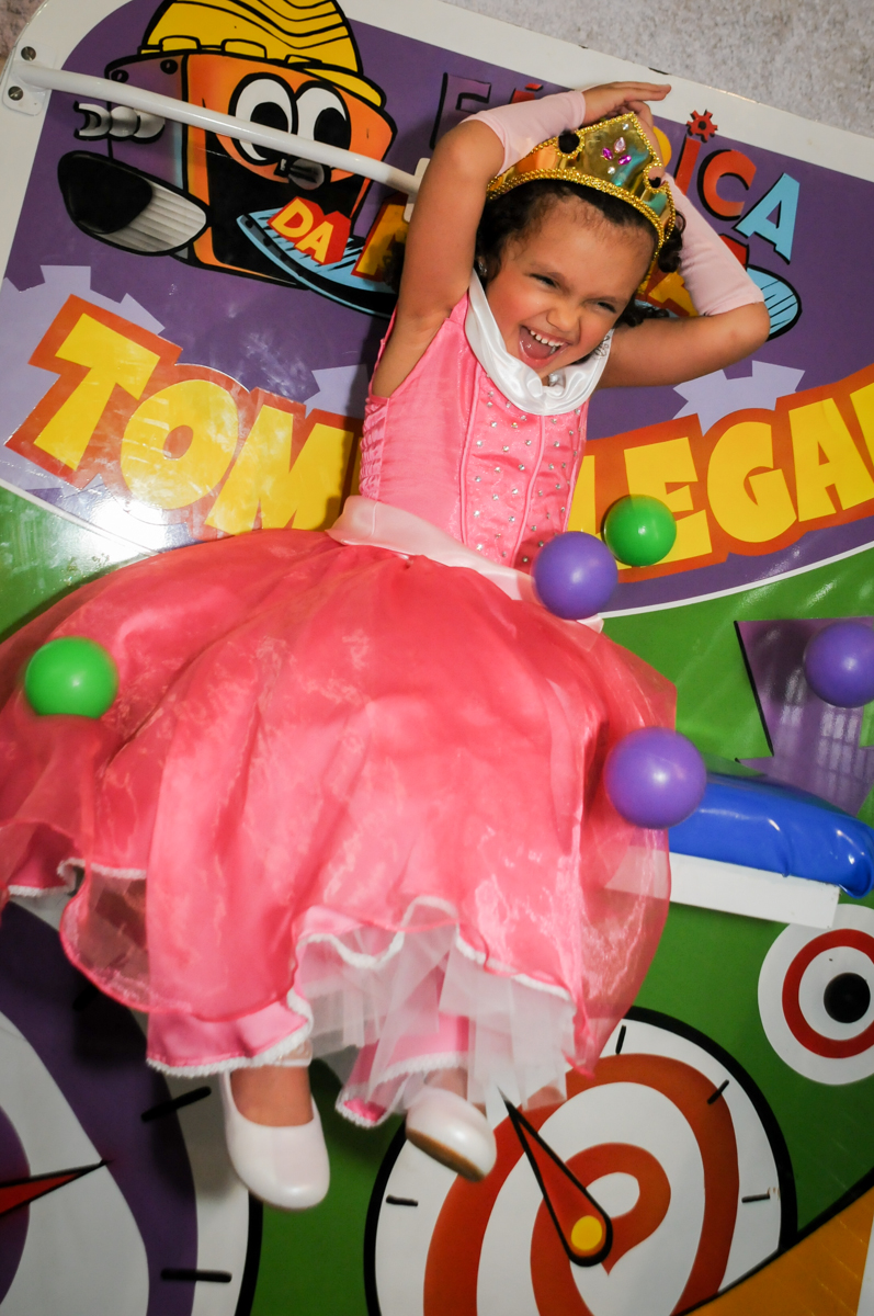 final-da-festa-no-tombo-legal-no-buffet-fábrica-da-alegria,osasco-sp-festa-infantil-aniversário-maria-fernanda-5-anos-tema-da-festa-princesas