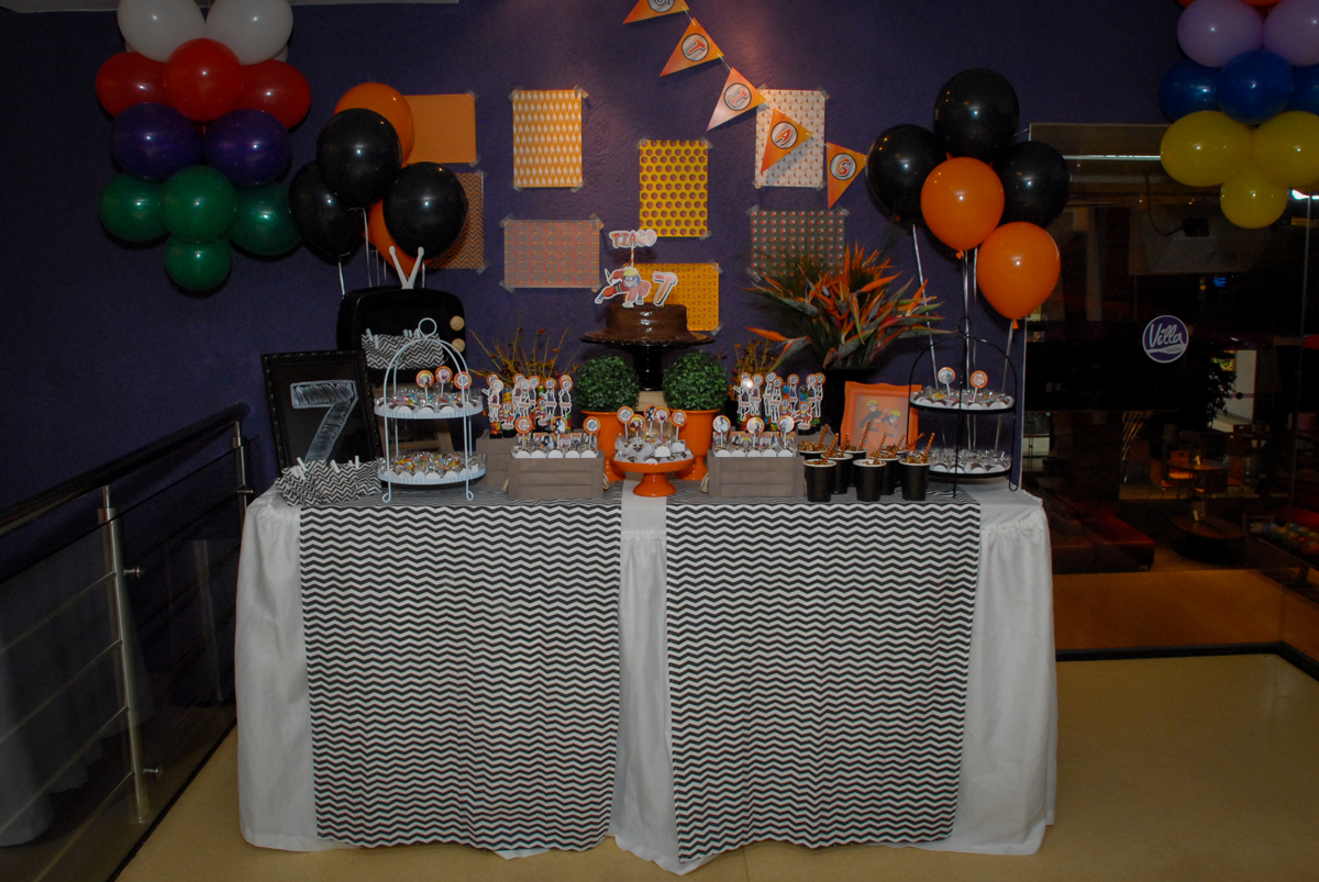 mesa-temática-no-boliche-villa-bowling-vila-olimpia-sp-festa-infantil-aniversário-tiago-7-anos-tema-da-festa-pokemon