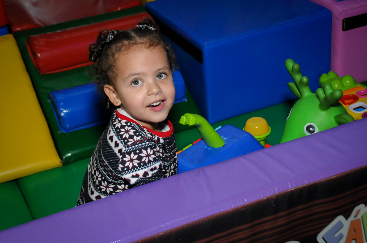 curtindo-a-área-baby-no-Buffet-Fábrica-da-Alegria-Morumbi-S-Paulo-SP-fotografia-infantil-festa-infantil-tema-da-festa-minicraft