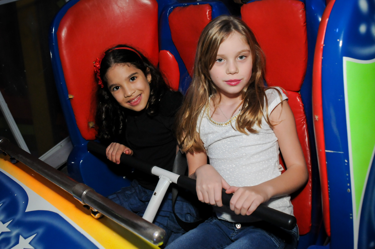 muita-alegria-no-brinquedo-jornada-nas-estrelas-no-Buffet-Fábrica-da-Alegria-Morumbi-S-Paulo-SP-fotografia-infantil-festa-infantil-tema-da-festa-minicraft