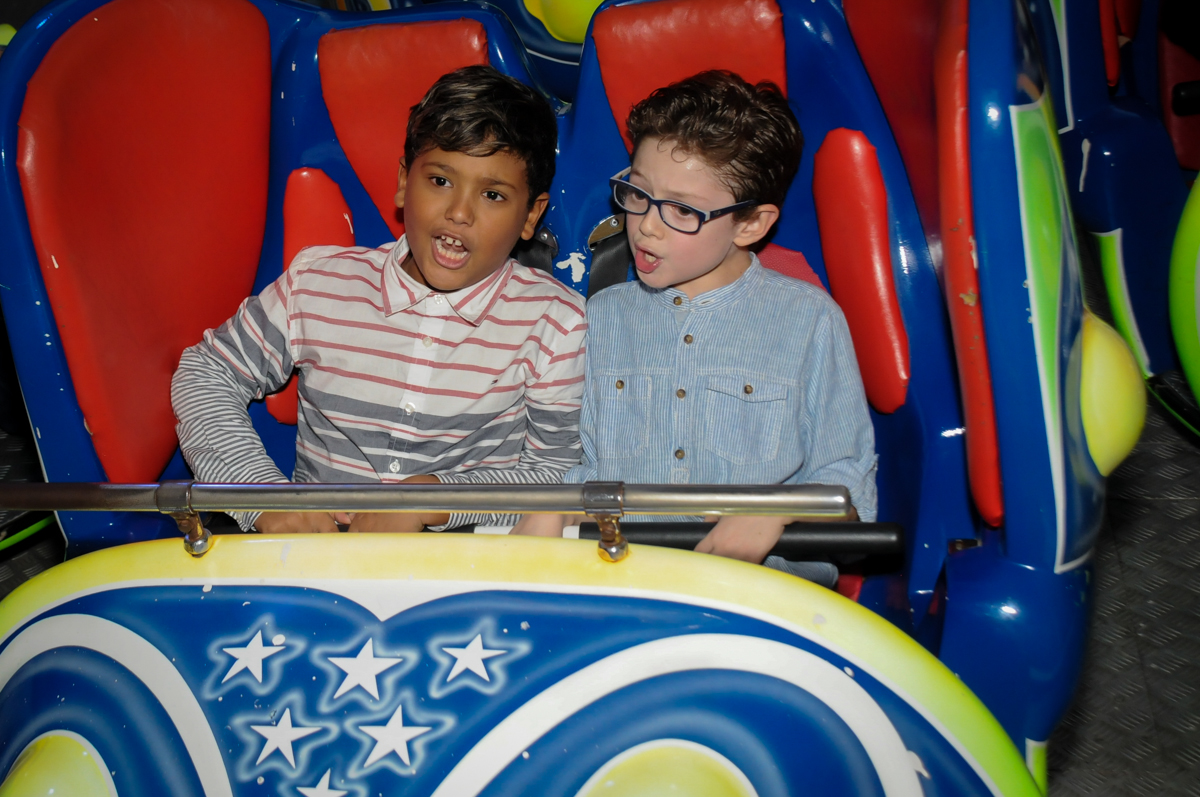 brinquedo-jornada-nas-estrelas-divertido-no-