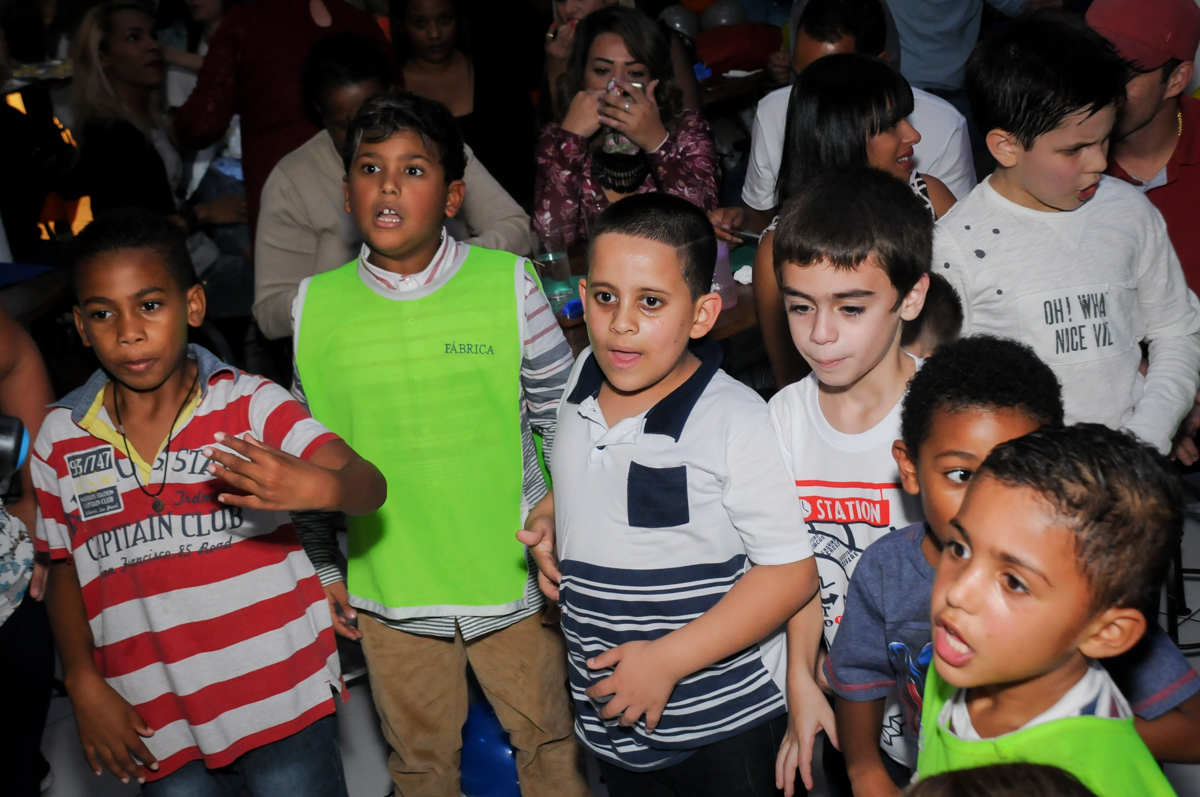 hora-do-show-dos-palhaços-no-Buffet-Fábrica-da-Alegria-Morumbi-S-Paulo-SP-fotografia-infantil-festa-infantil-tema-da-festa-minicraft