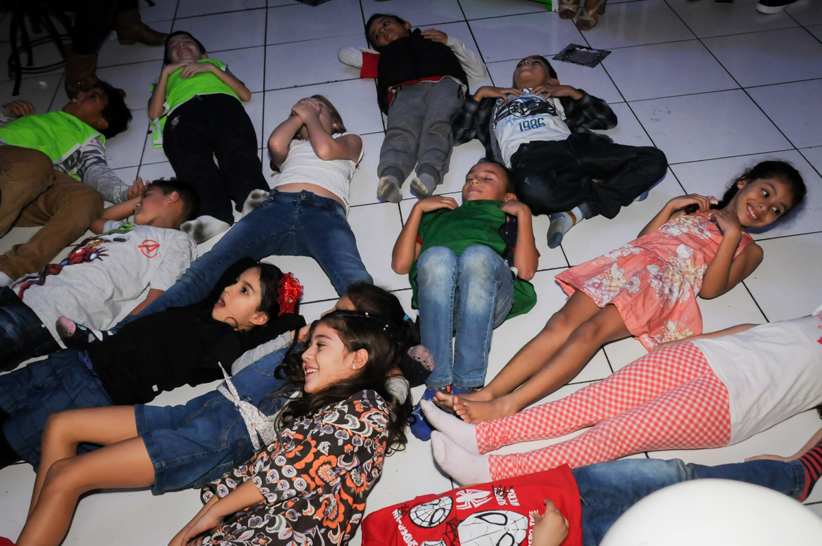 brincadeiras-no-show-dos-palhaços-no-Buffet-Fábrica-da-Alegria-Morumbi-S-Paulo-SP-fotografia-infantil-festa-infantil-tema-da-festa-minicraft