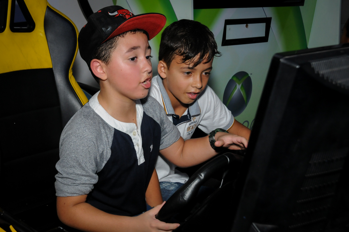 carrinho-de-corrida-divertido-no-Buffet-Fábrica-da-Alegria-Morumbi-S-Paulo-SP-fotografia-infantil-festa-infantil-tema-da-festa-minicraft