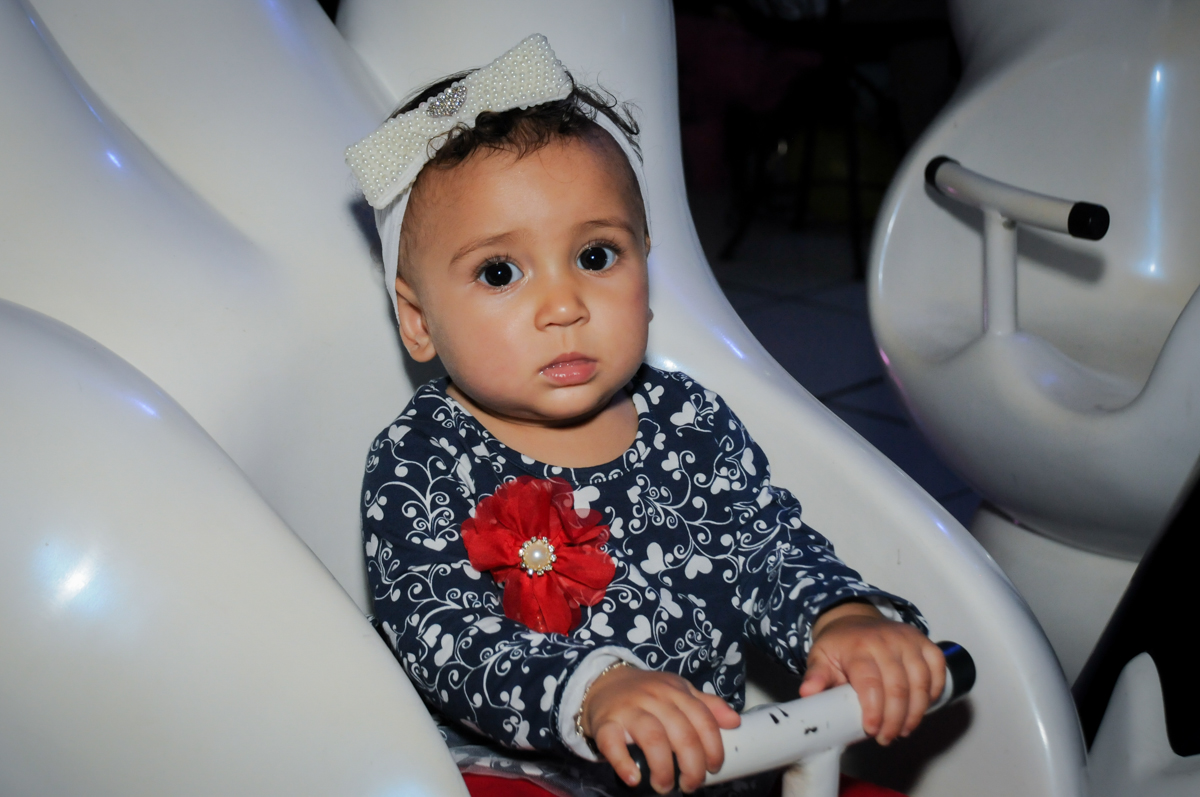 foto-no-carrossel-no-Buffet-Fábrica-da-Alegria-Morumbi-S-Paulo-SP-fotografia-infantil-festa-infantil-tema-da-festa-minicraft