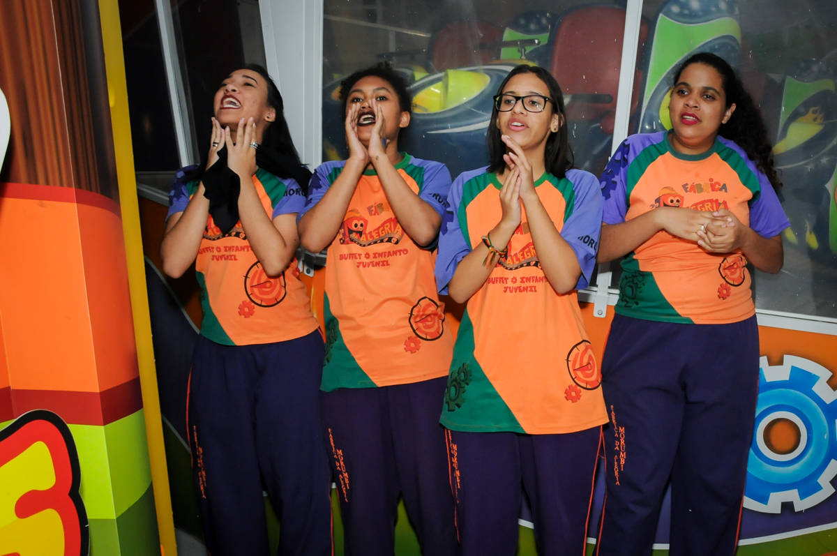 hora-do-parabéns-no-Buffet-Fábrica-da-Alegria-Morumbi-S-Paulo-SP-fotografia-infantil-festa-infantil-tema-da-festa-minicraft