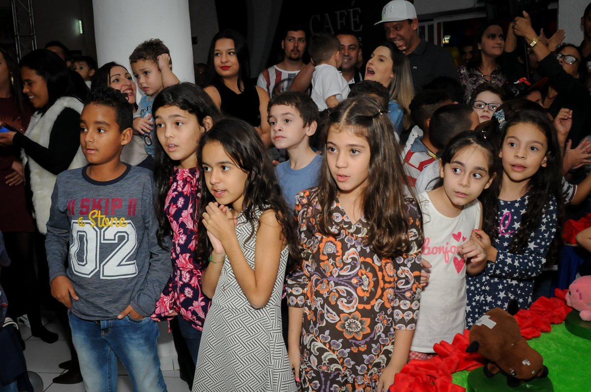 crianças-cantam-parabéns-no-Buffet-Fábrica-da-Alegria-Morumbi-S-Paulo-SP-fotografia-infantil-festa-infantil-tema-da-festa-minicraft