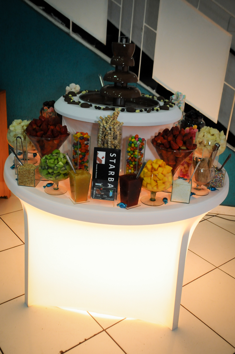 mesa-de-frutas-foundi-no-Buffet-Fábrica-da-Alegria-Morumbi-S-Paulo-SP-fotografia-infantil-festa-infantil-tema-da-festa-minicraft