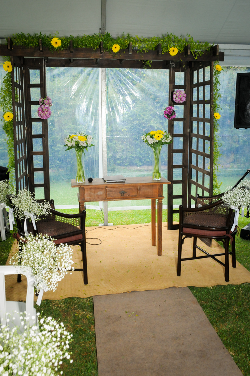 altar-montado-para-a-cerimônia-no-sítio-granja-viana-festa-adulto-bodas-de-ouro-placidia-e-eider