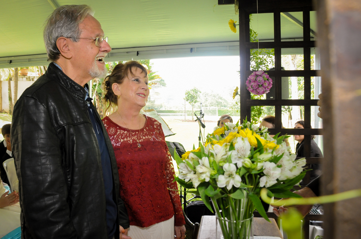 preparando-para-cerimônia-no-sítio-granja-viana-festa-adulto-bodas-de-ouro-placidia-e-eider
