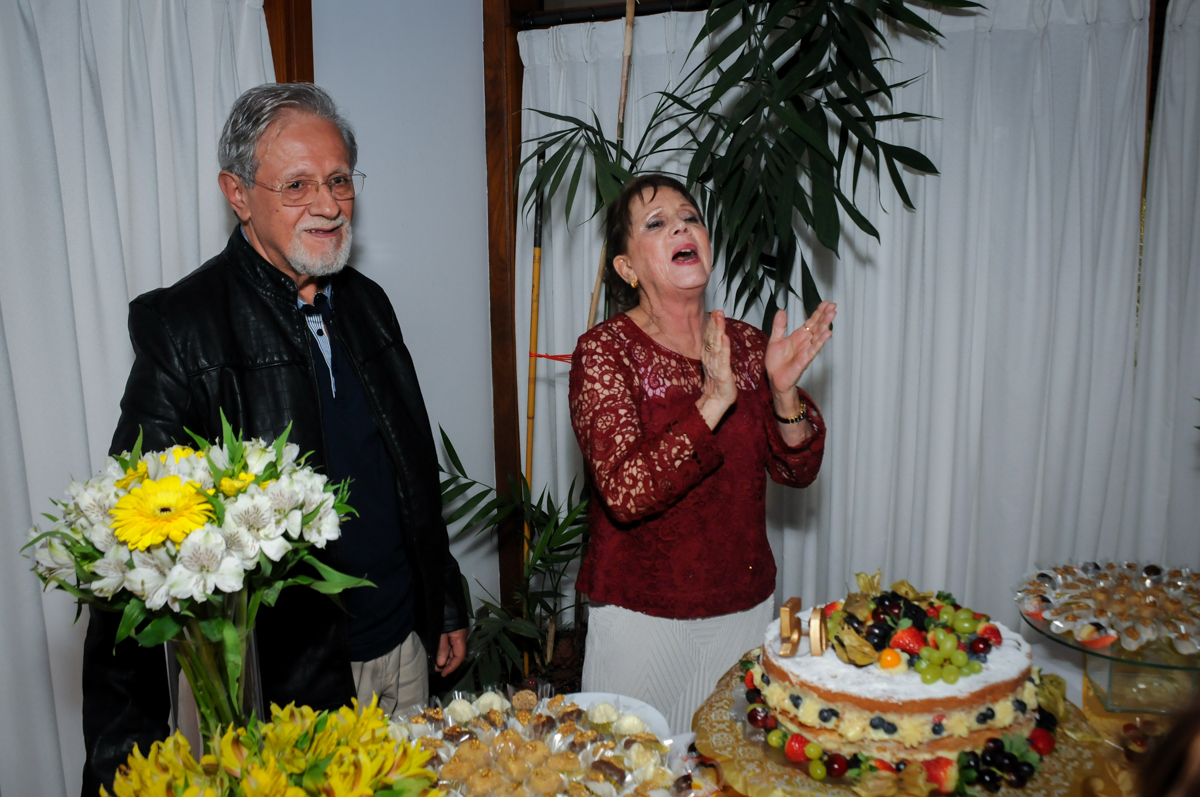 muita-alegria-na-festa-no-sítio-granja-viana-festa-adulto-bodas-de-ouro-placidia-e-eider