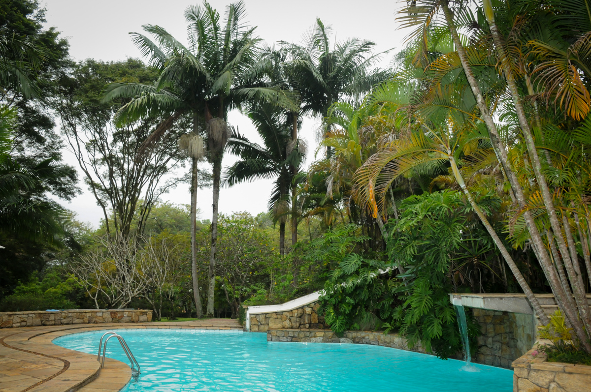 piscina-da-casa-no-sítio-granja-viana-festa-adulto-bodas-de-ouro-placidia-e-eider